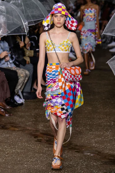 Look 50